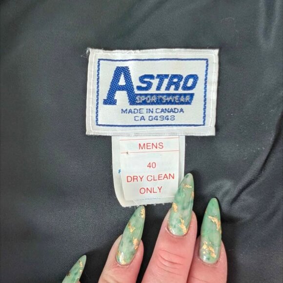 EUC Vintage USA/Canada leather jacket men's medium / women's large - Picture 3 of 3